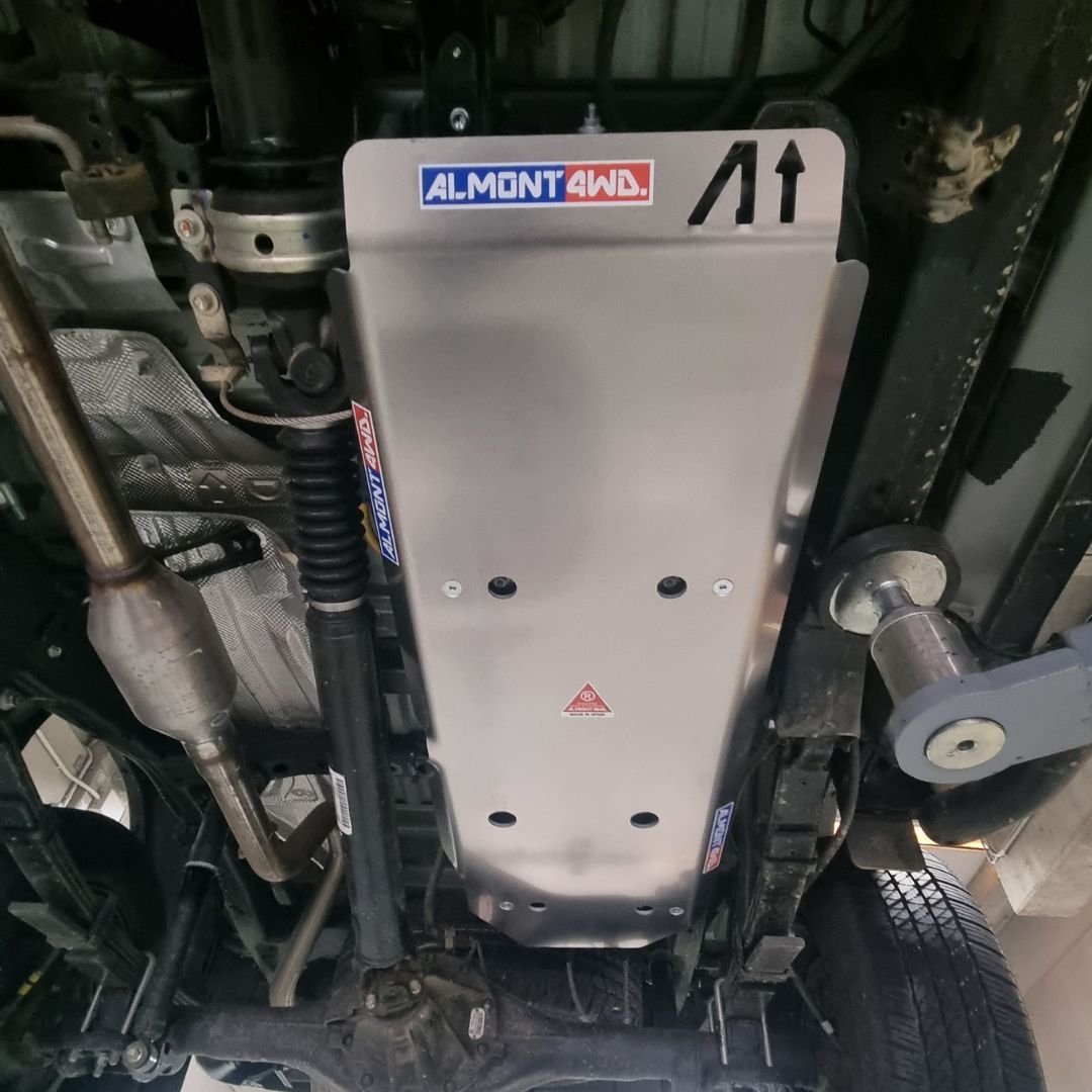 Almont kütusepaagi kaitse Toyota Hilux Revo