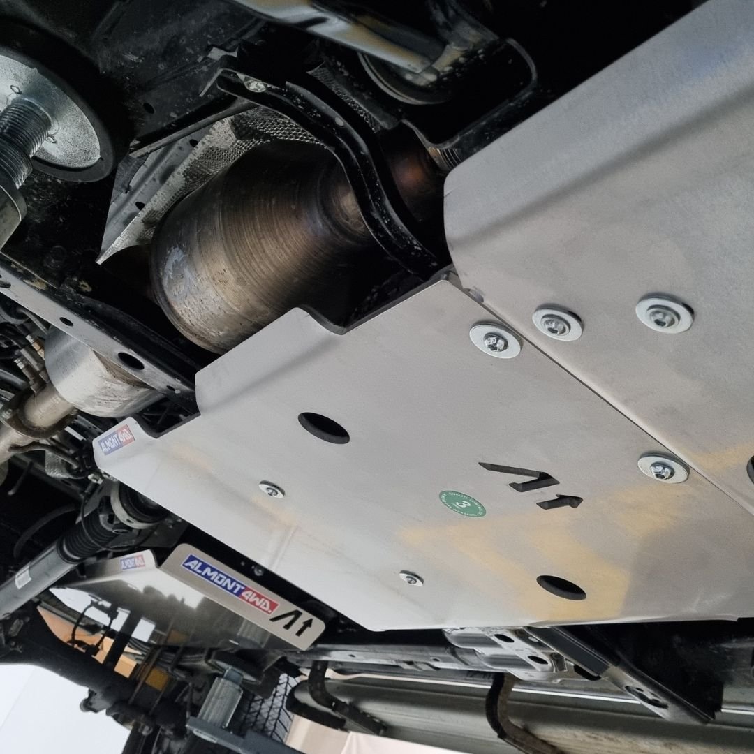 Almont manuaalkäigukasti ja jaotuskasti kaitse Toyota Hilux Revo