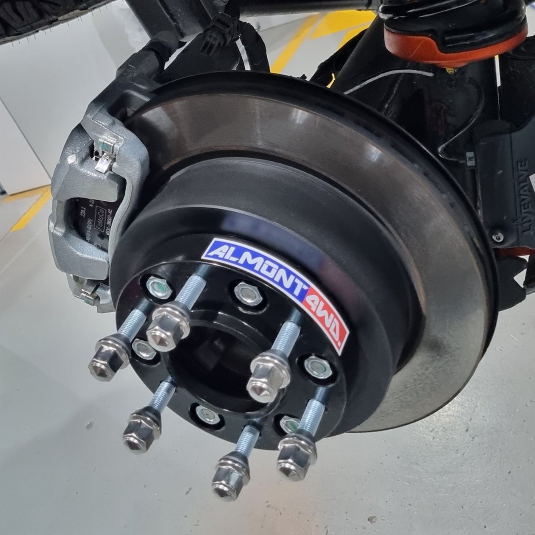 Almont rattavahetükid 30 mm (4 tk) Mitsubishi Pajero V60-V90