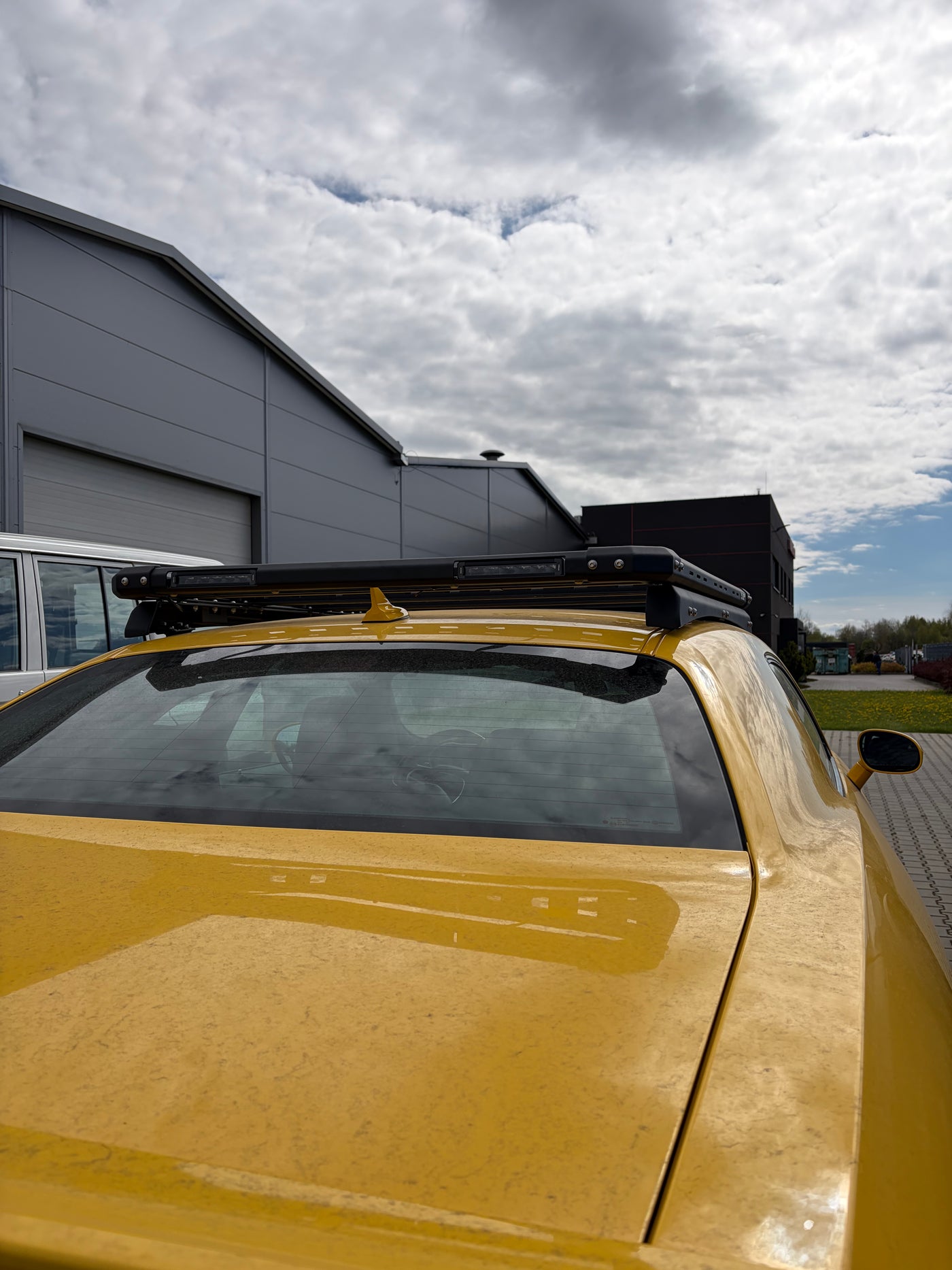 F4X4 alumiiniumplatvorm Dodge Challenger 2008-2023 katuseluugita, vaade 5