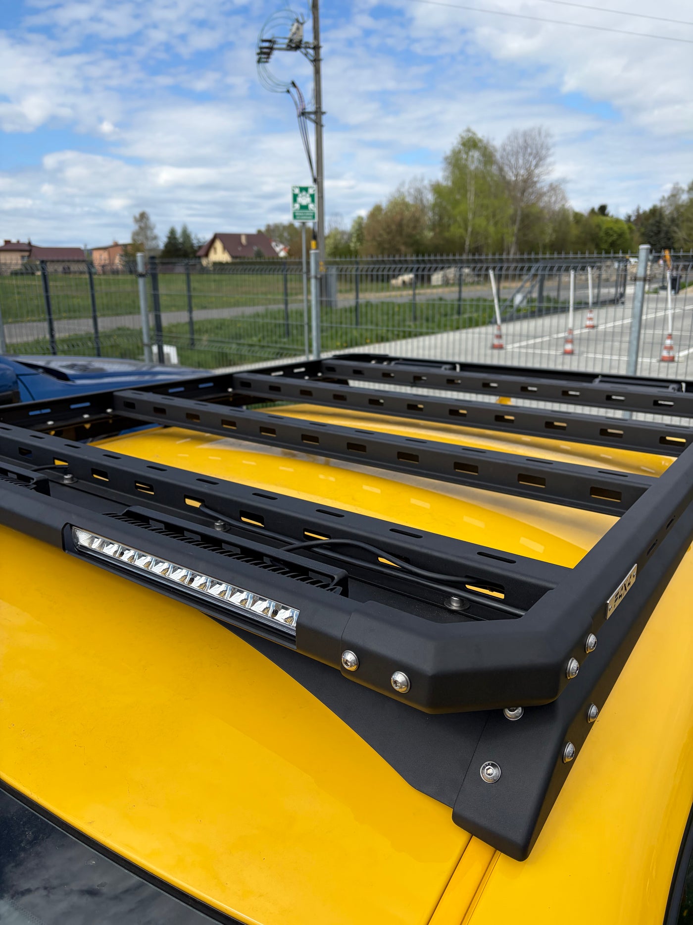 F4X4 alumiiniumplatvorm Dodge Challenger 2008-2023 katuseluugita, vaade 6