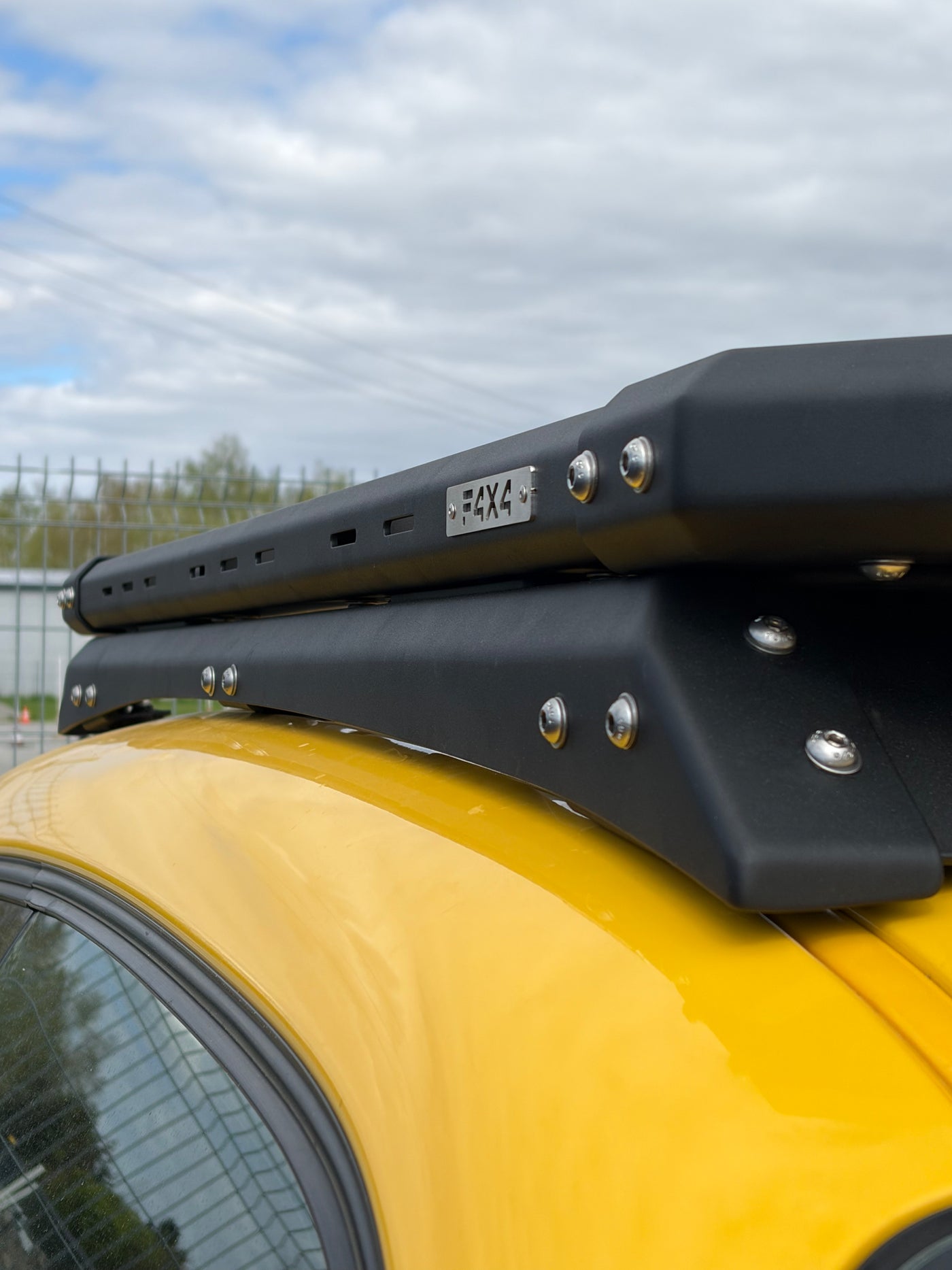 F4X4 alumiiniumplatvorm Dodge Challenger 2008-2023 katuseluugita, vaade 7