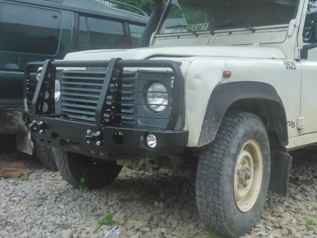 F4X4 esistange Land Rover Defender 110 konditsioneeriga