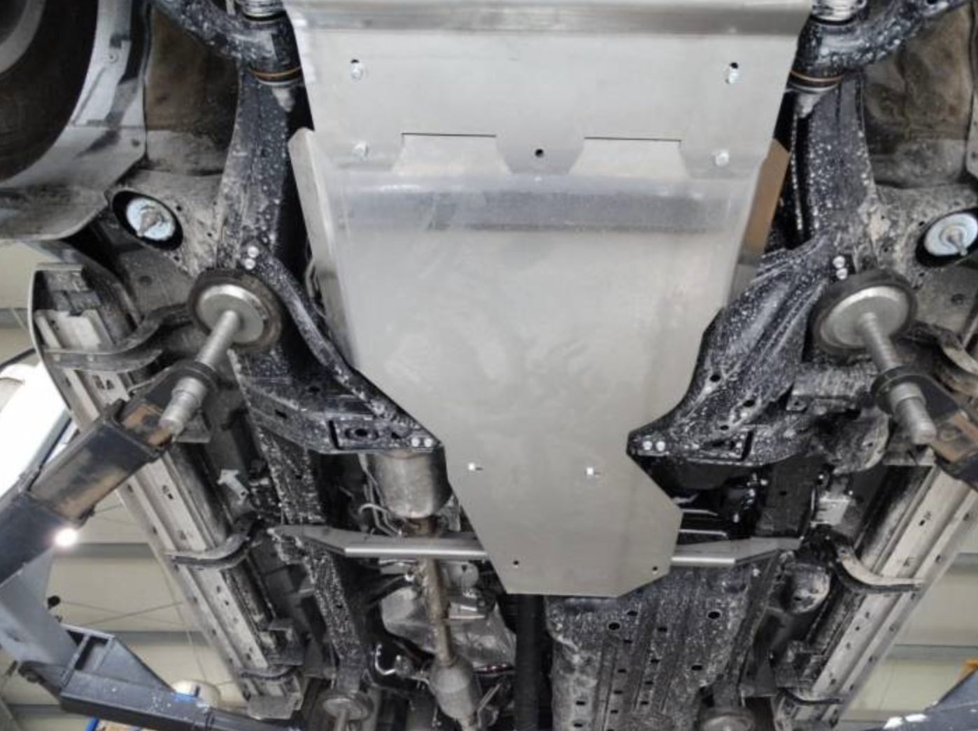 F4X4 käigukasti ja jaotuskasti kaitse Toyota Land Cruiser J150 2017-