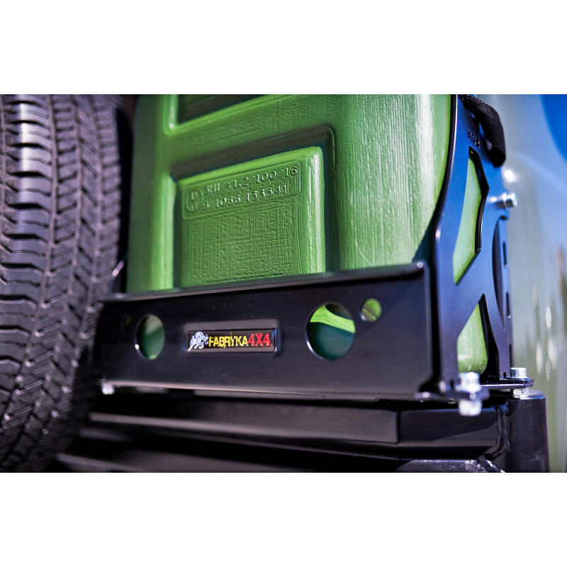 F4X4 kanistrikorv 20 l plastkanistrile Suzuki Jimny IV 2018-