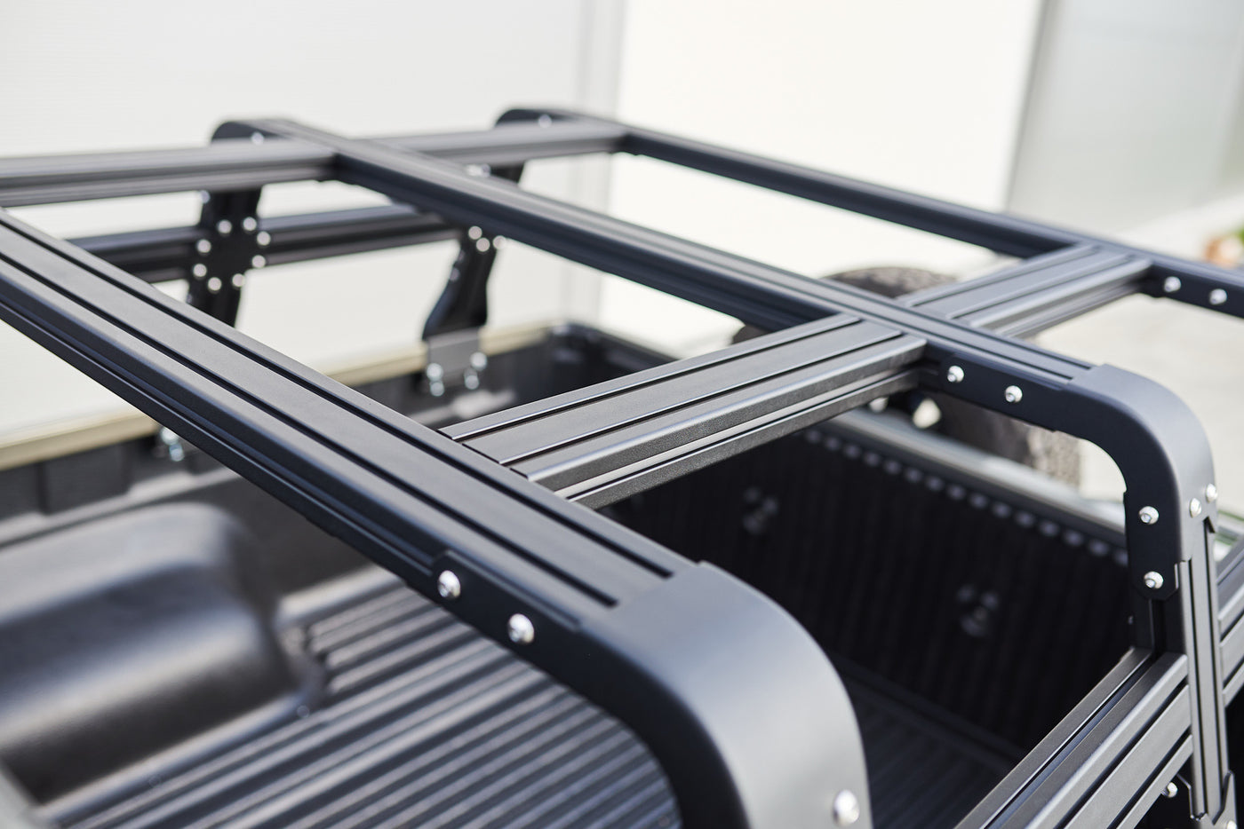 F4X4 kastiraam (bed rack) Toyota Hilux Revo 2020- alumiinium, vaade 2