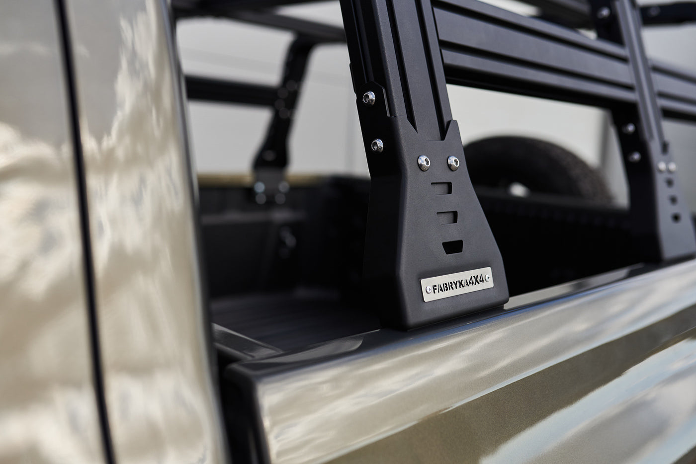 F4X4 kastiraam (bed rack) Toyota Hilux Revo 2020- alumiinium, vaade 4