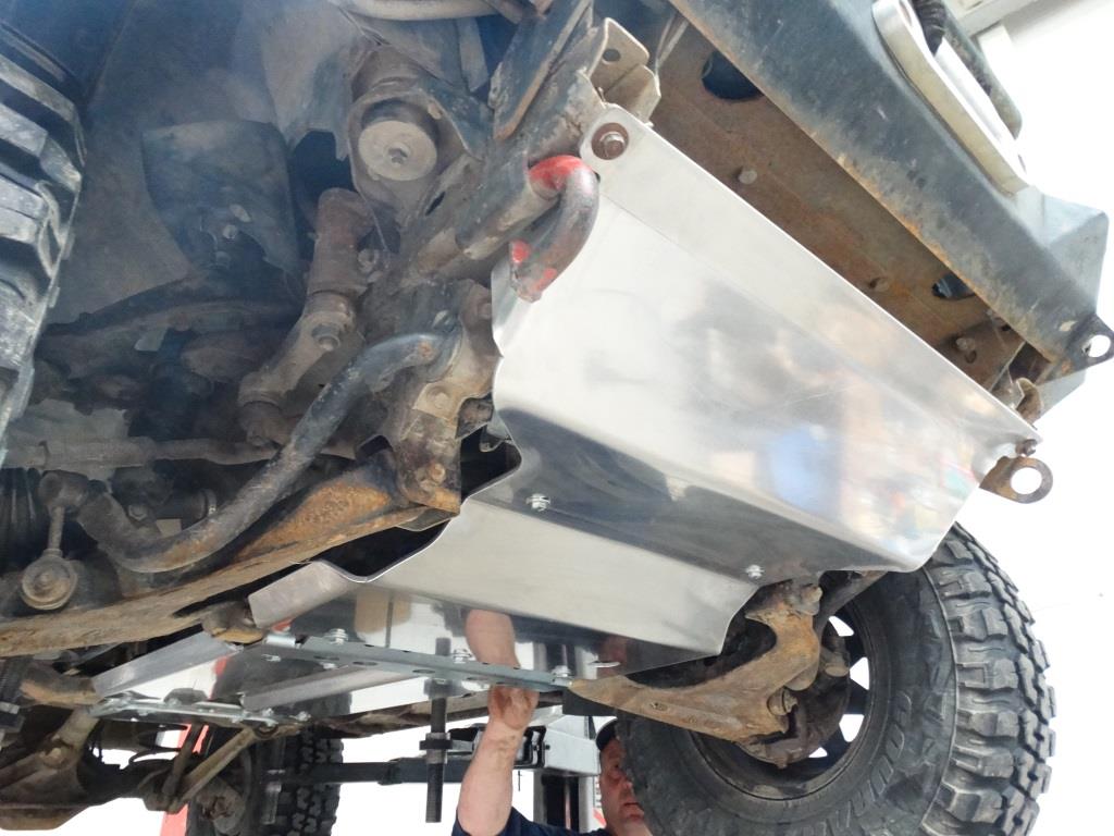 F4X4 mootorikaitse F4X4 stangele Mitsubishi Pajero II 1991-1999 3.0 bensiin manuaal, vaade 3