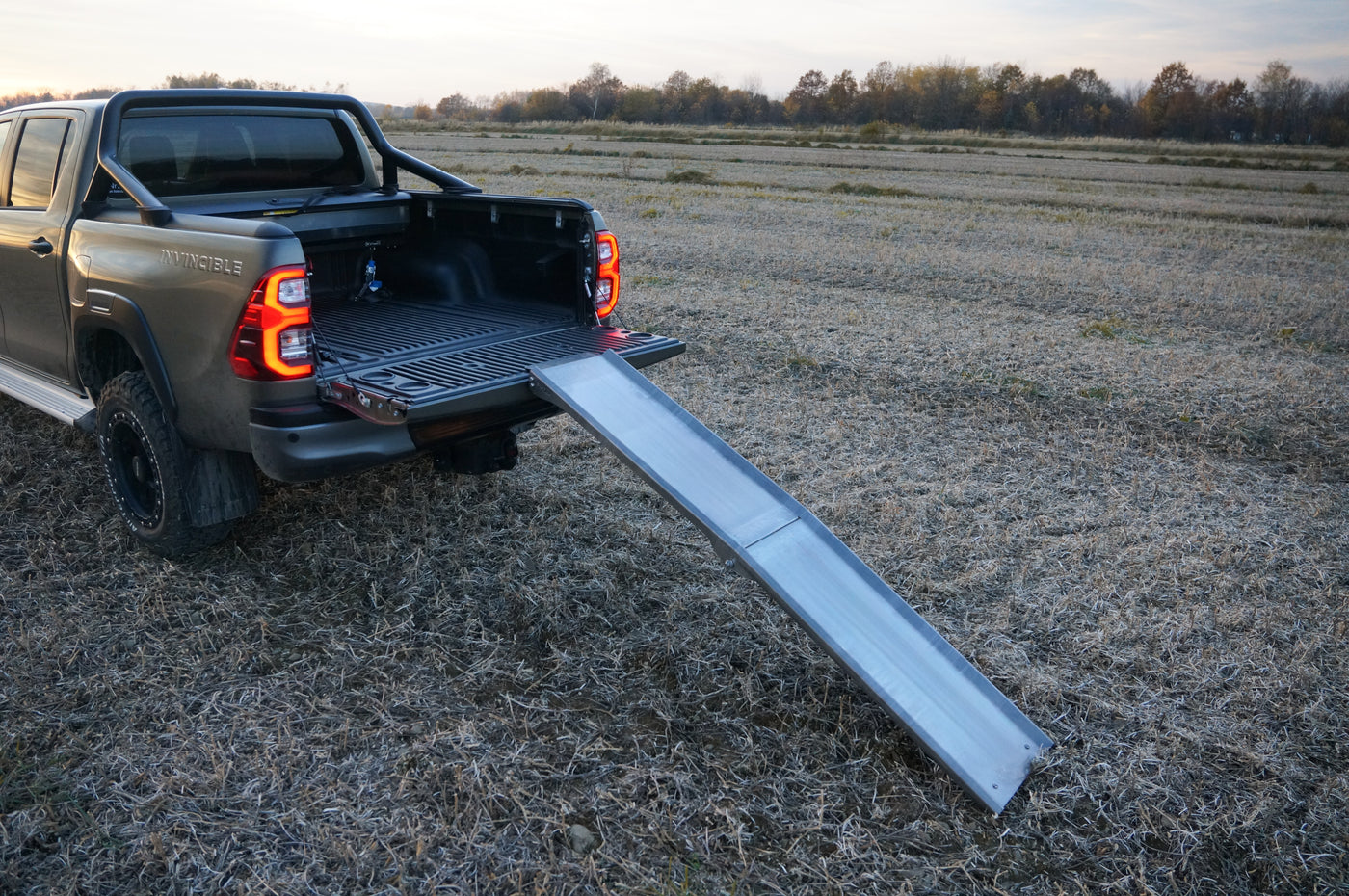 F4X4 pikapi laadimisramp jahimeestele universaalne